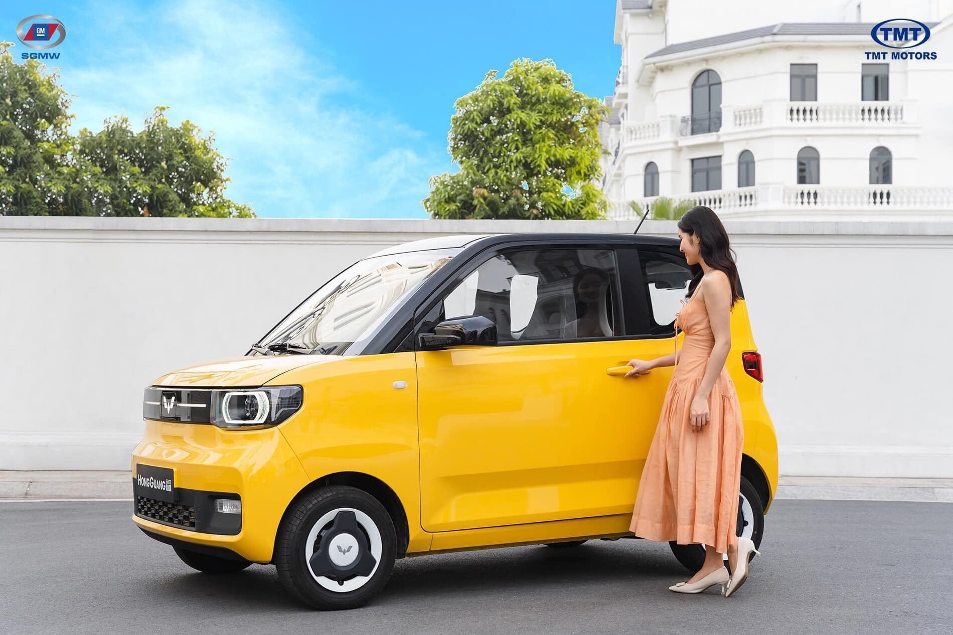 Xe ô tô điện Wuling màu vàng